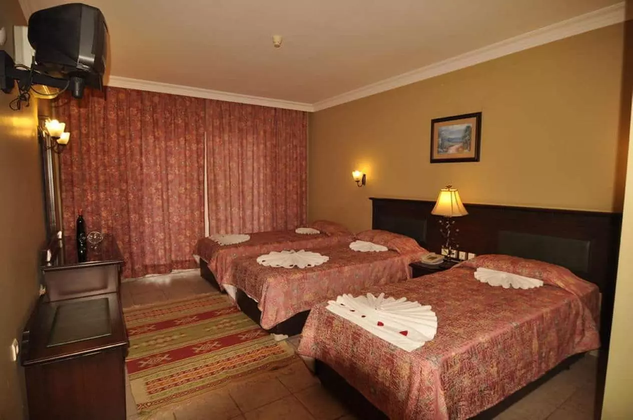 CLUBDORADO_SHABAVIZ (5).jpg